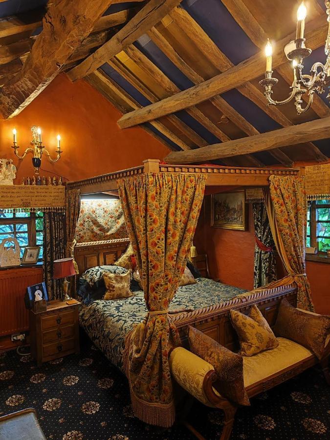 Wizards Thatch Luxury Suites 앨더리에지 외부 사진