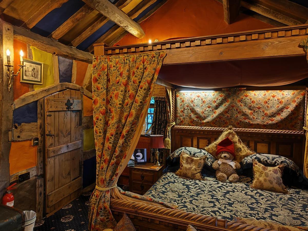 Wizards Thatch Luxury Suites 앨더리에지 외부 사진