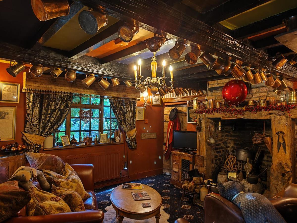 Wizards Thatch Luxury Suites 앨더리에지 외부 사진