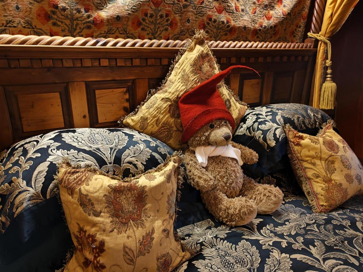 Wizards Thatch Luxury Suites 앨더리에지 외부 사진