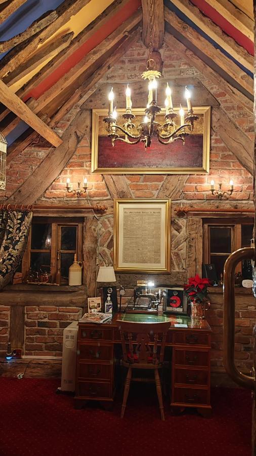 Wizards Thatch Luxury Suites 앨더리에지 외부 사진