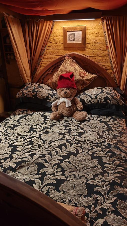 Wizards Thatch Luxury Suites 앨더리에지 외부 사진