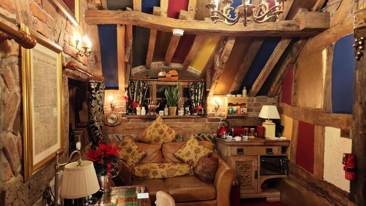 Wizards Thatch Luxury Suites 앨더리에지 외부 사진