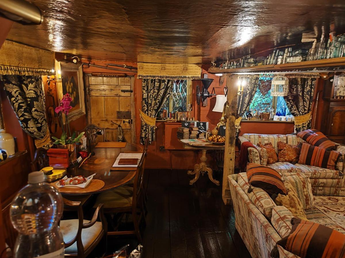 Wizards Thatch Luxury Suites 앨더리에지 외부 사진