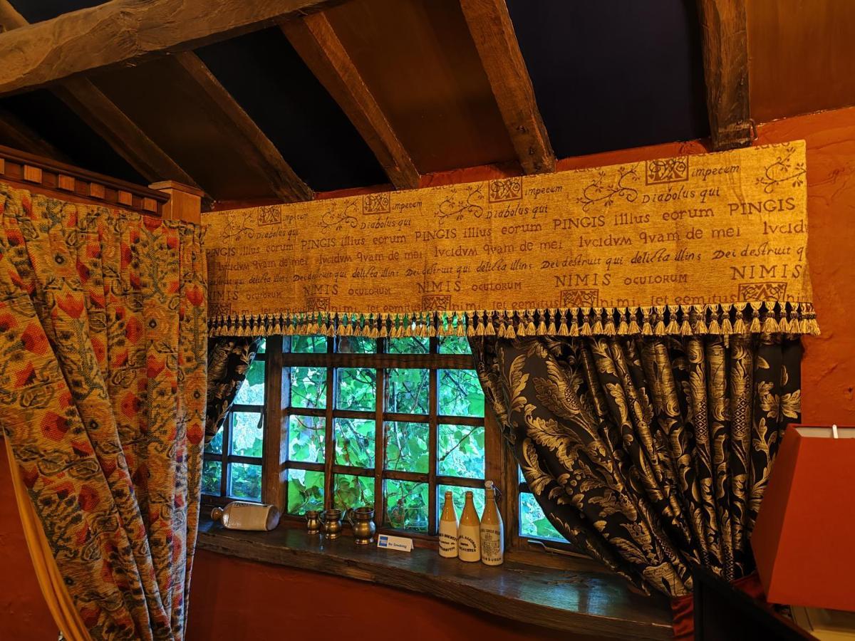 Wizards Thatch Luxury Suites 앨더리에지 외부 사진