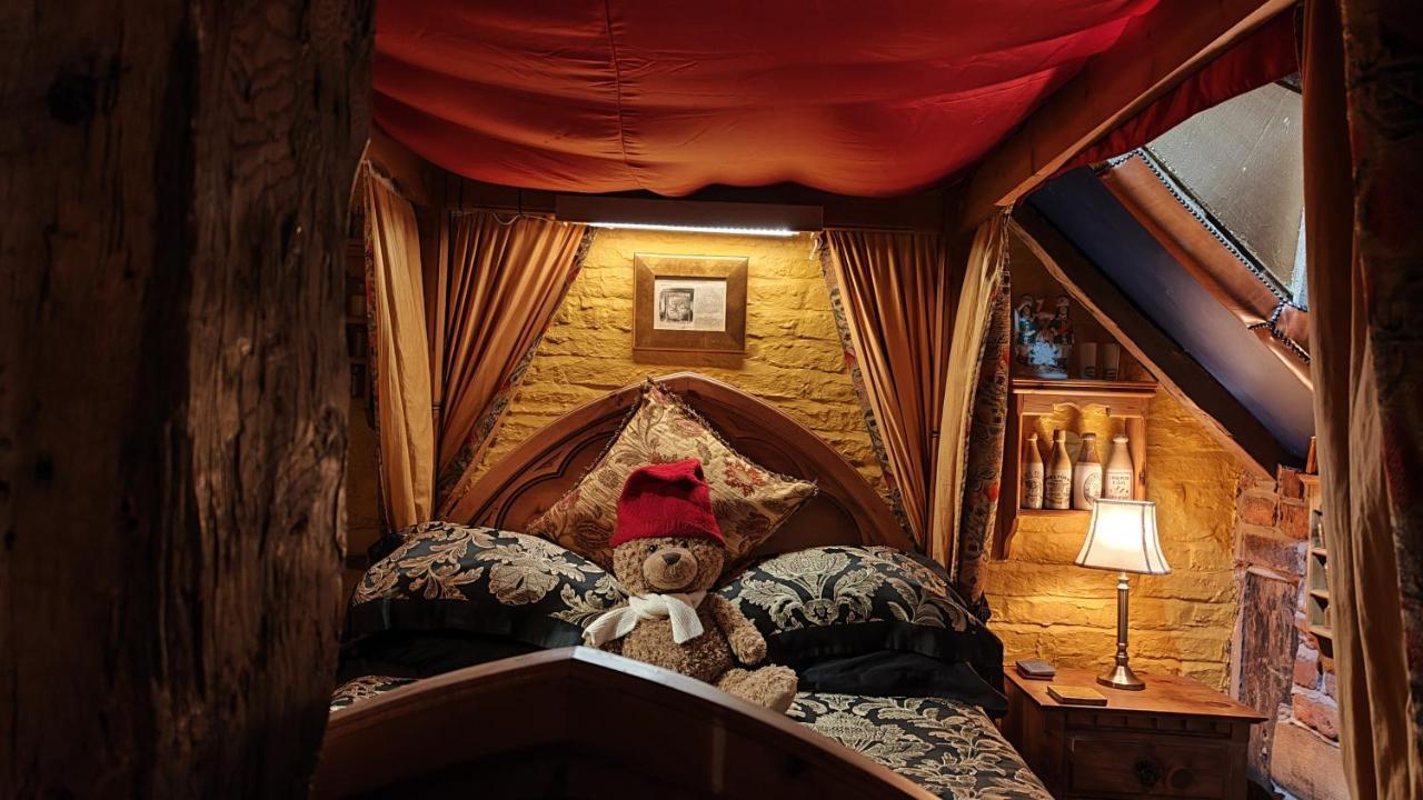 Wizards Thatch Luxury Suites 앨더리에지 외부 사진