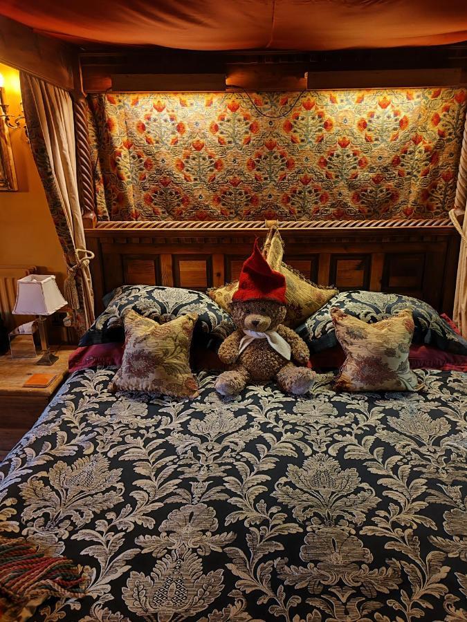 Wizards Thatch Luxury Suites 앨더리에지 외부 사진