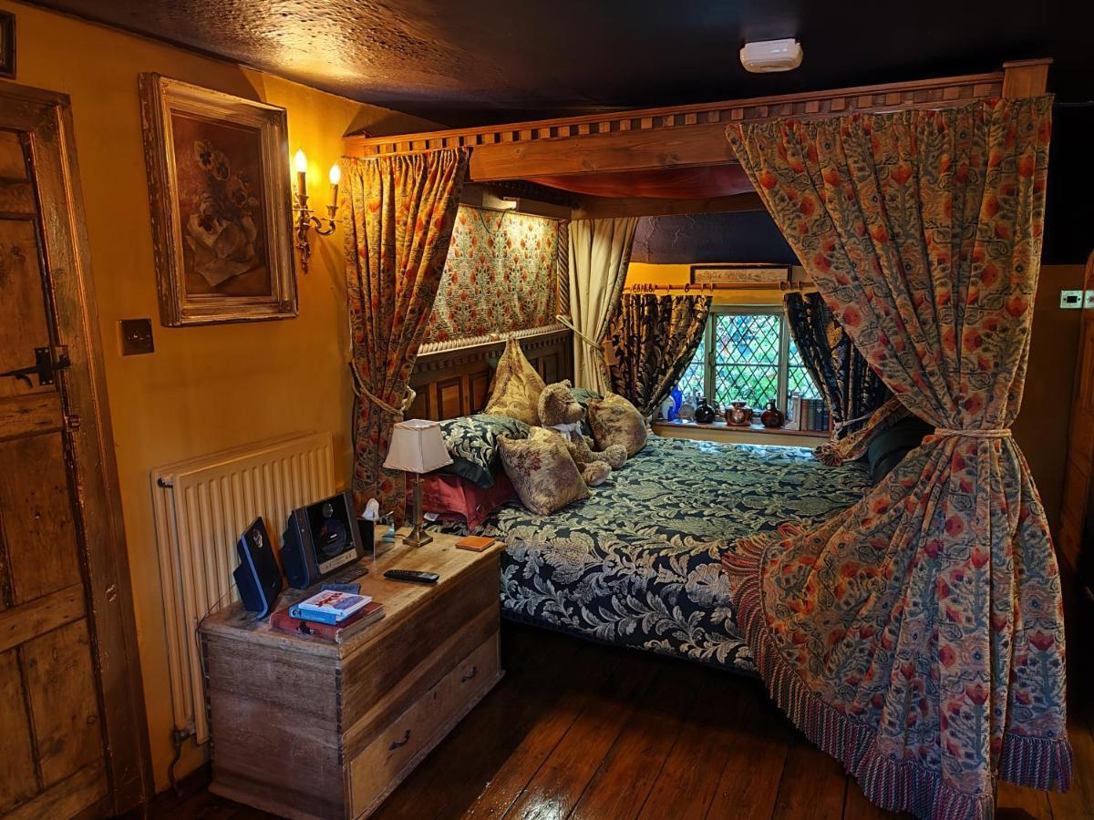 Wizards Thatch Luxury Suites 앨더리에지 외부 사진