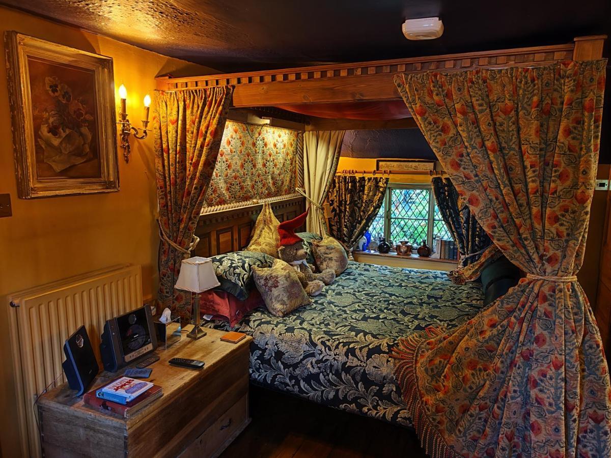 Wizards Thatch Luxury Suites 앨더리에지 외부 사진