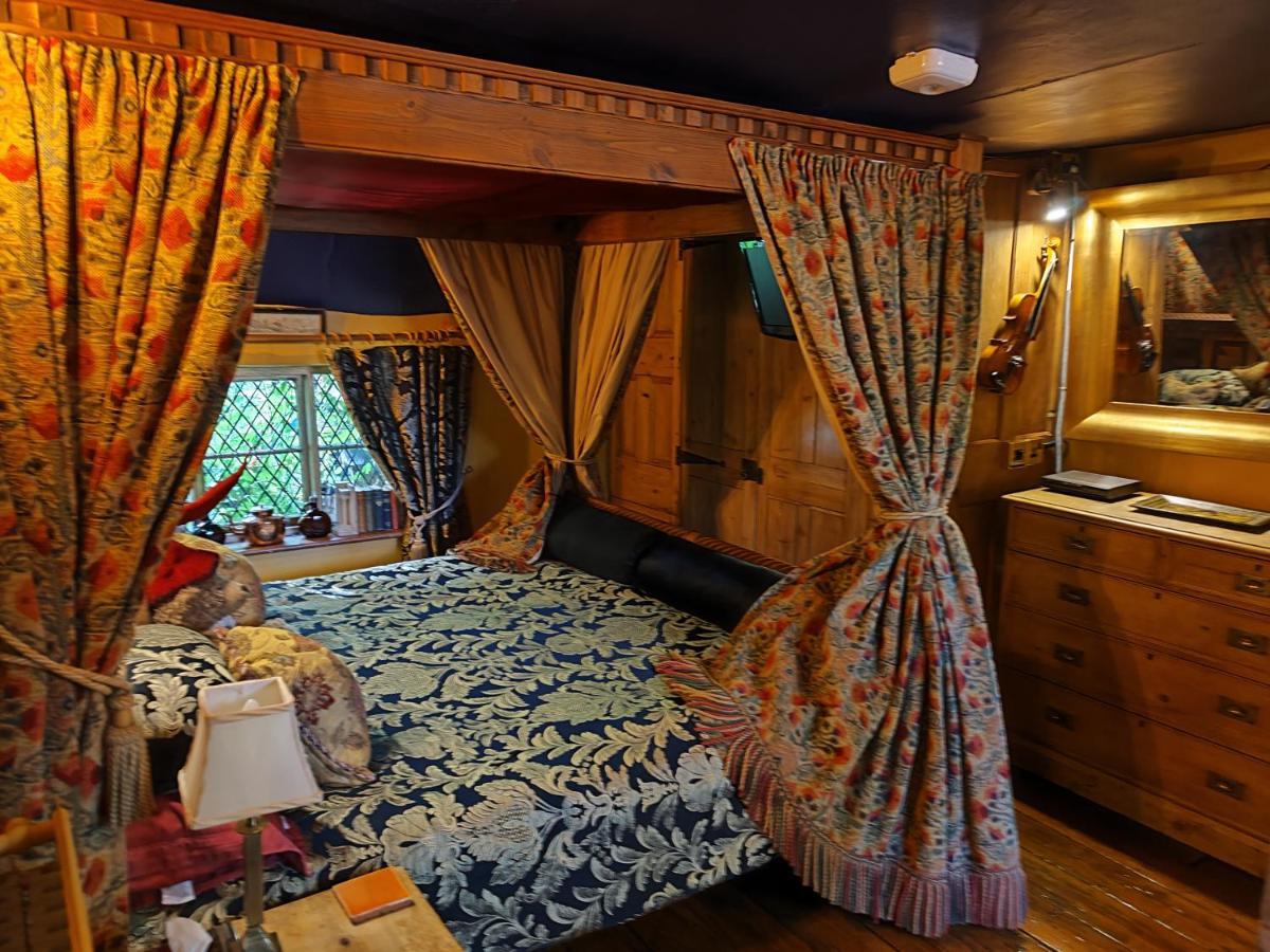 Wizards Thatch Luxury Suites 앨더리에지 외부 사진