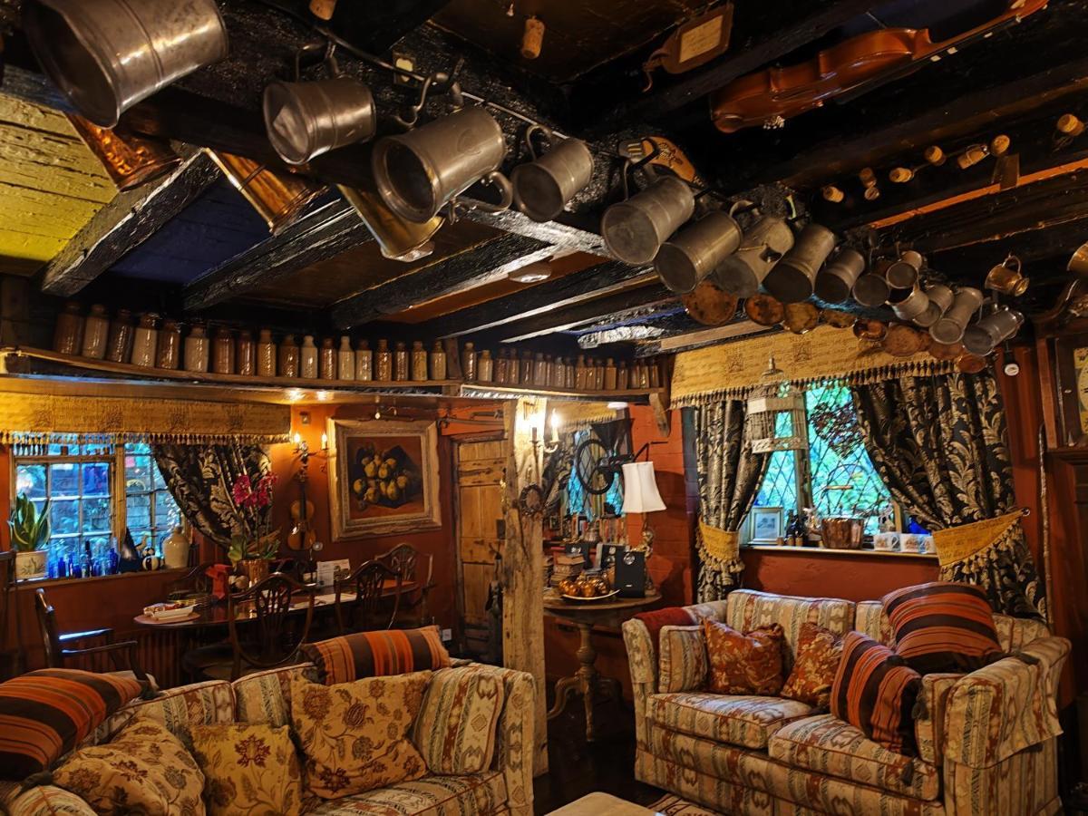 Wizards Thatch Luxury Suites 앨더리에지 외부 사진