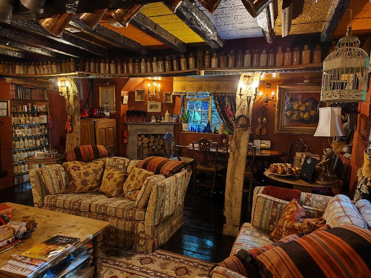 Wizards Thatch Luxury Suites 앨더리에지 외부 사진