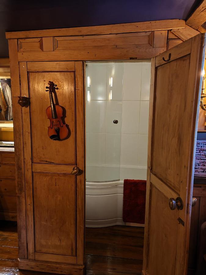 Wizards Thatch Luxury Suites 앨더리에지 외부 사진