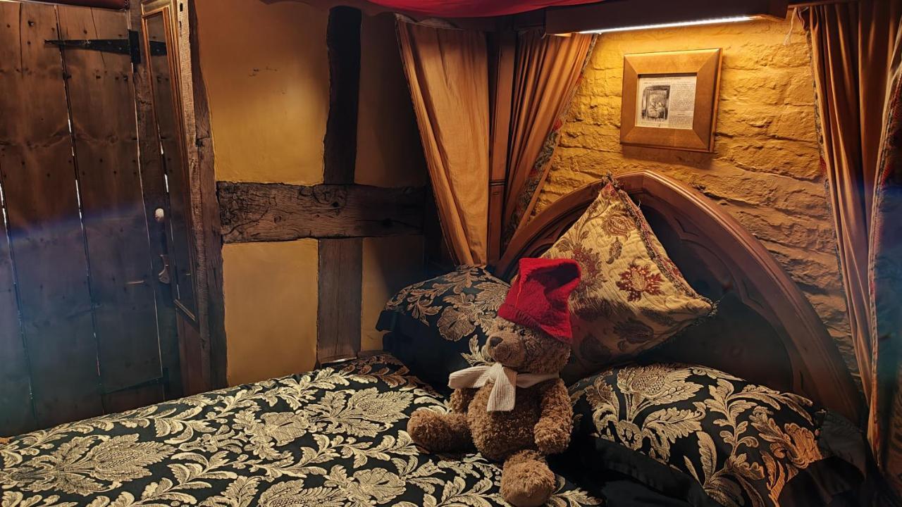 Wizards Thatch Luxury Suites 앨더리에지 외부 사진