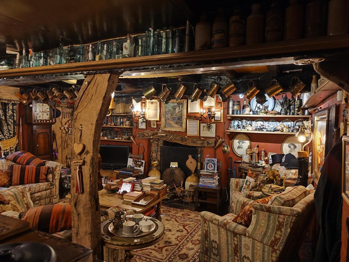 Wizards Thatch Luxury Suites 앨더리에지 외부 사진