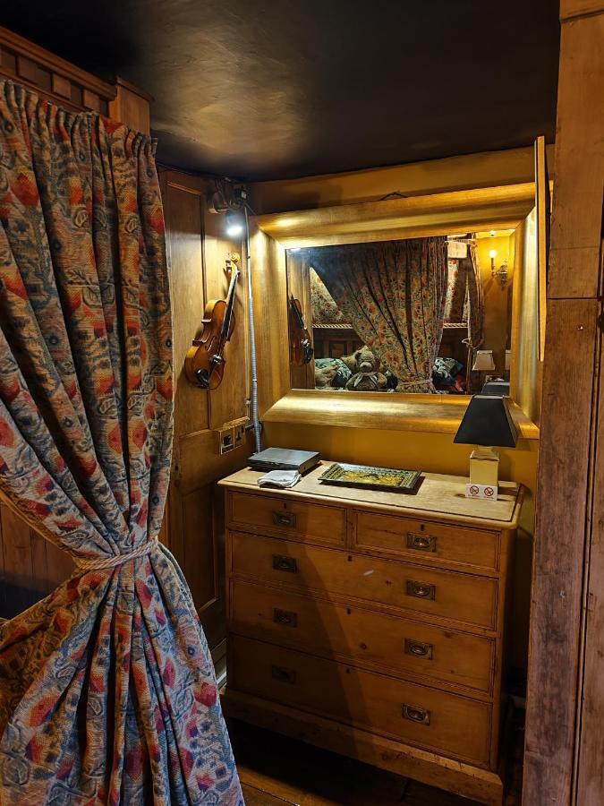 Wizards Thatch Luxury Suites 앨더리에지 외부 사진