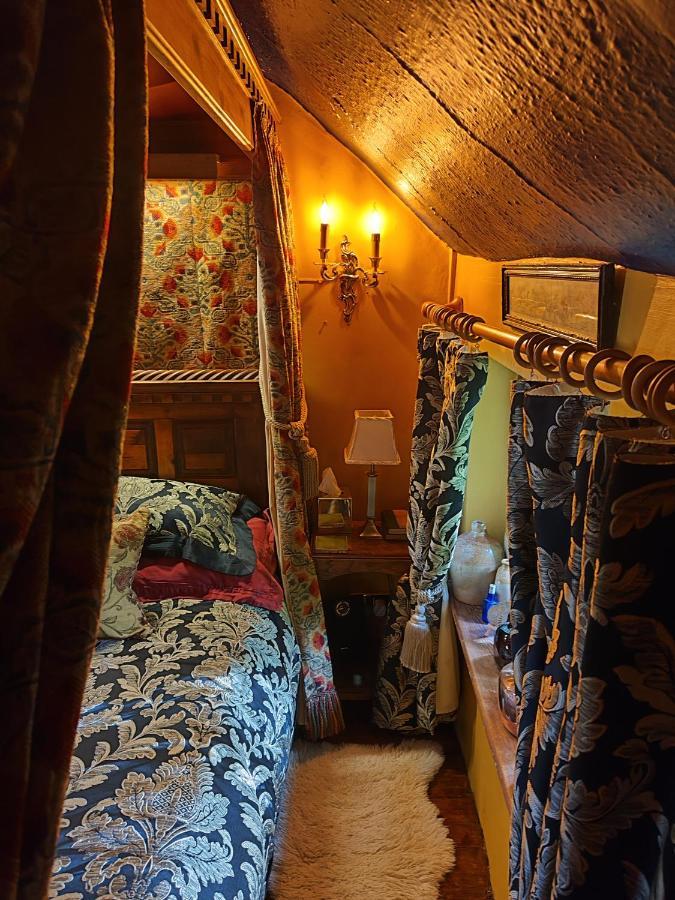 Wizards Thatch Luxury Suites 앨더리에지 외부 사진
