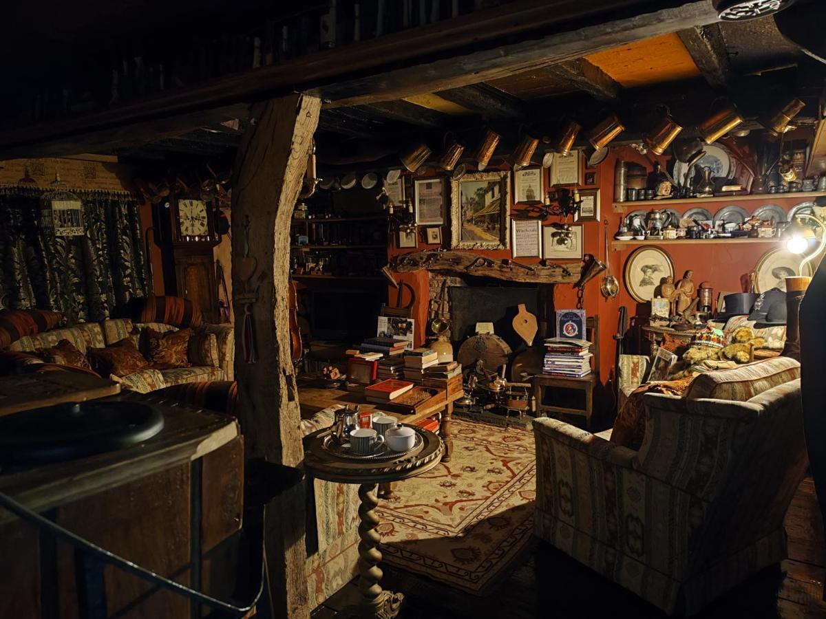 Wizards Thatch Luxury Suites 앨더리에지 외부 사진